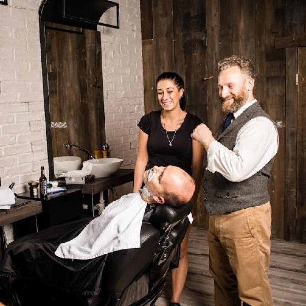 Barber's wife holení